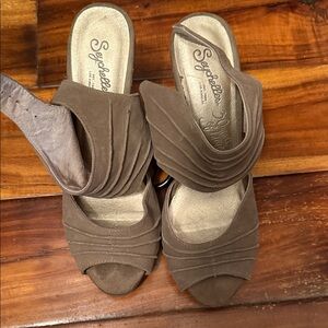 Seychelles Taupe Suede‎ Peep-Toe Mules